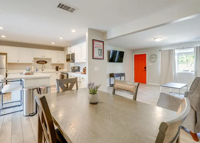 Relax Poolside: Group Getaway In Mesa!