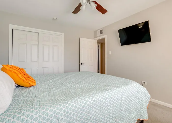 Relax Poolside: Group Getaway In Mesa!