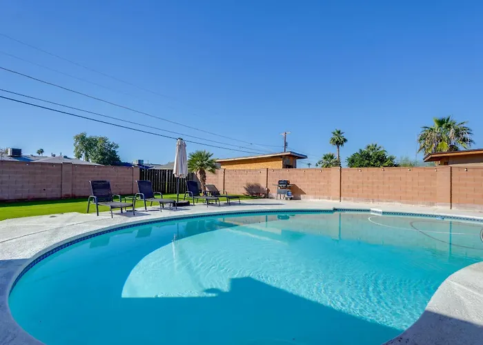 Relax Poolside: Group Getaway In Mesa! Mesa